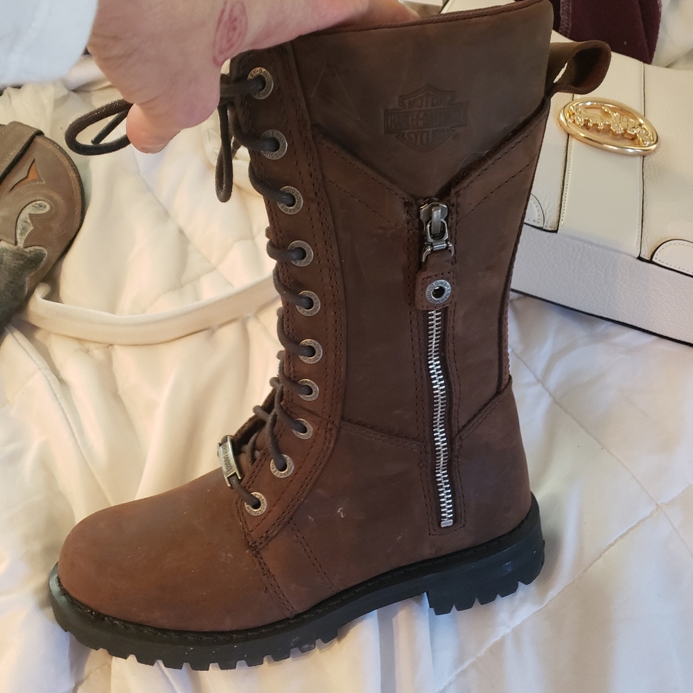 NEW HARLEY DAVIDSON Lace up boots.